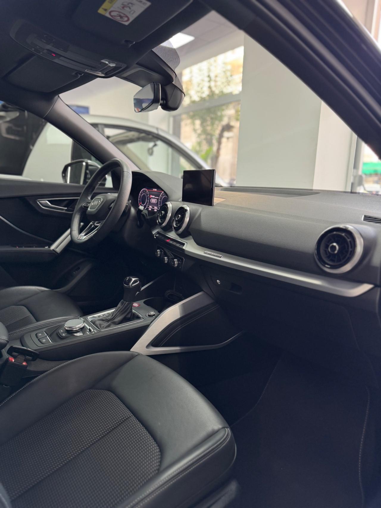 Audi Q2 SQ2 TFSI quattro S tronic sport attitude