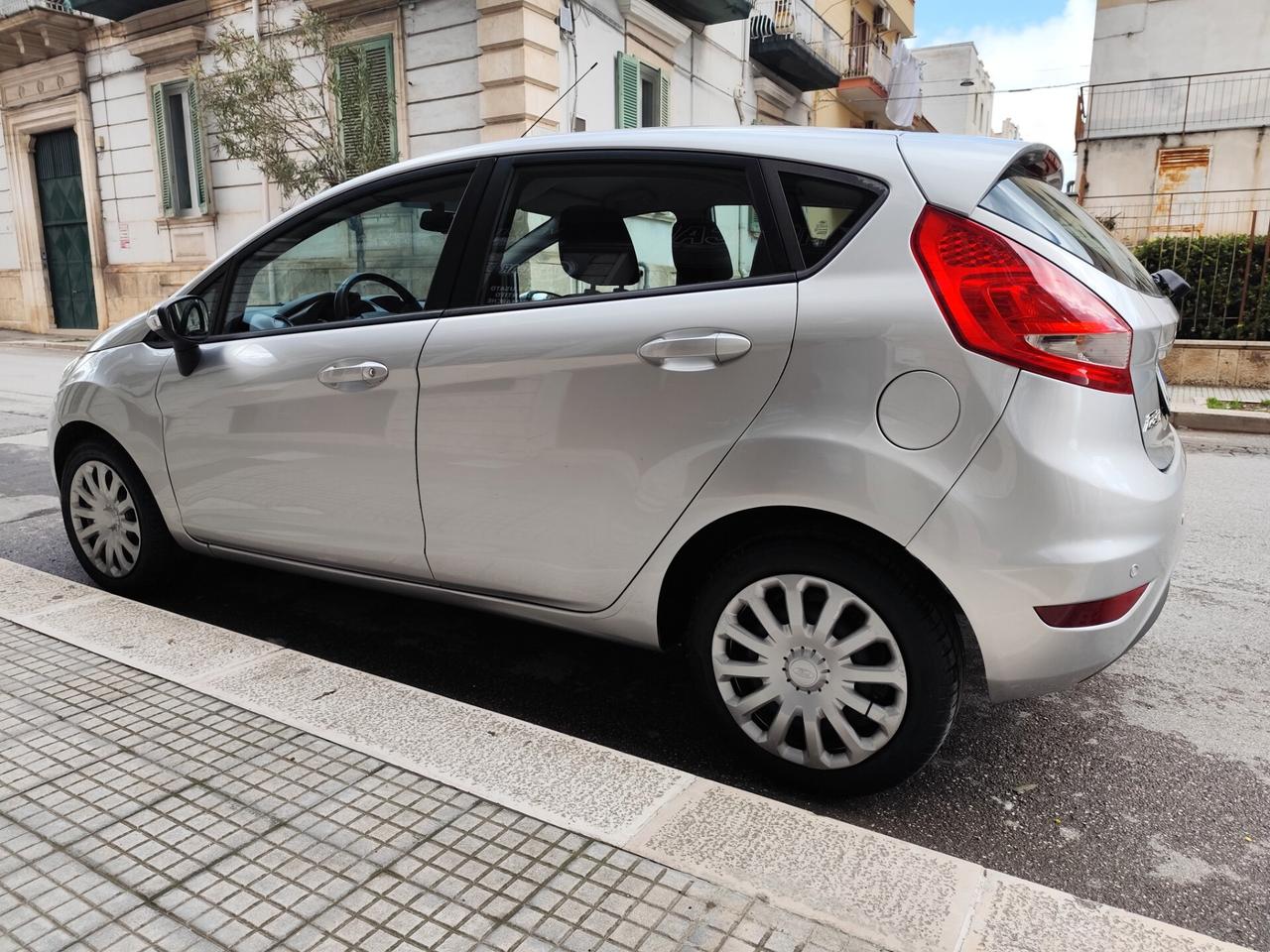 Ford Fiesta 1.4 BENZ/GPL 97CV PERFETTA