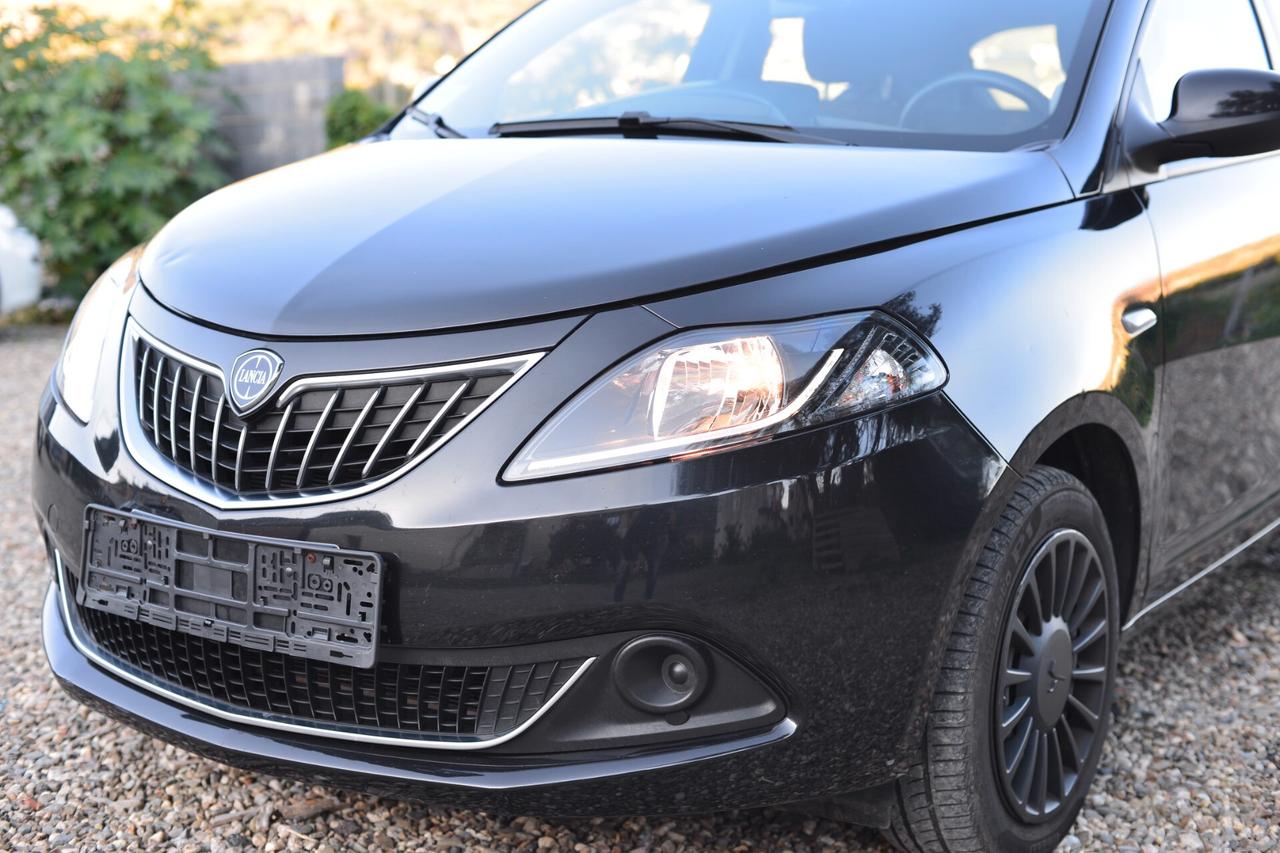 Lancia Ypsilon 1.0 FireFly 5 porte S&S Hybrid Silver