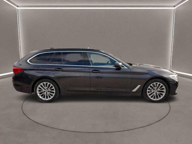 BMW 525 Serie 5(G30/31/F90) - d Touring Luxury