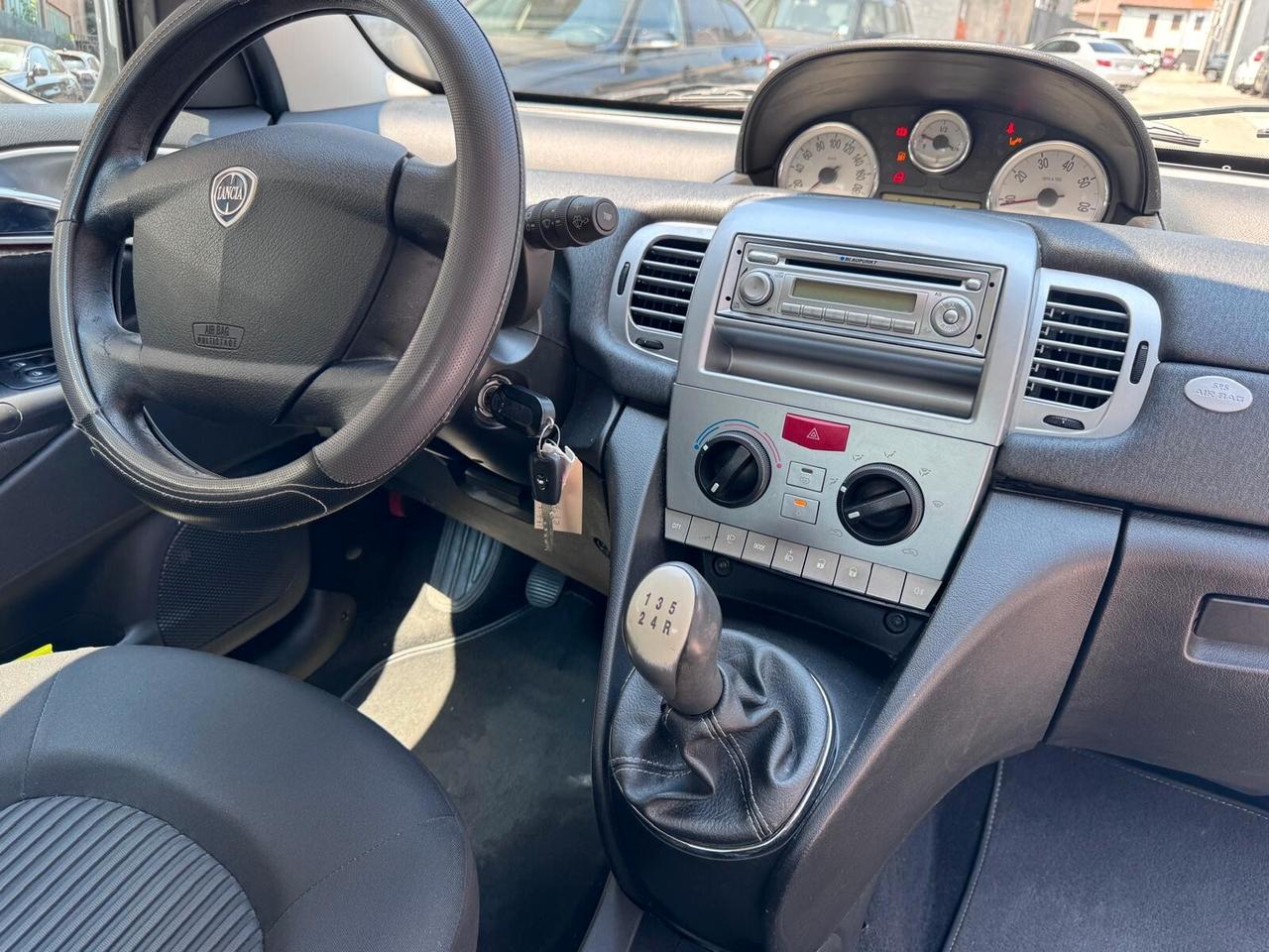Lancia Ypsilon 1.3 MJT 75 CV Diva
