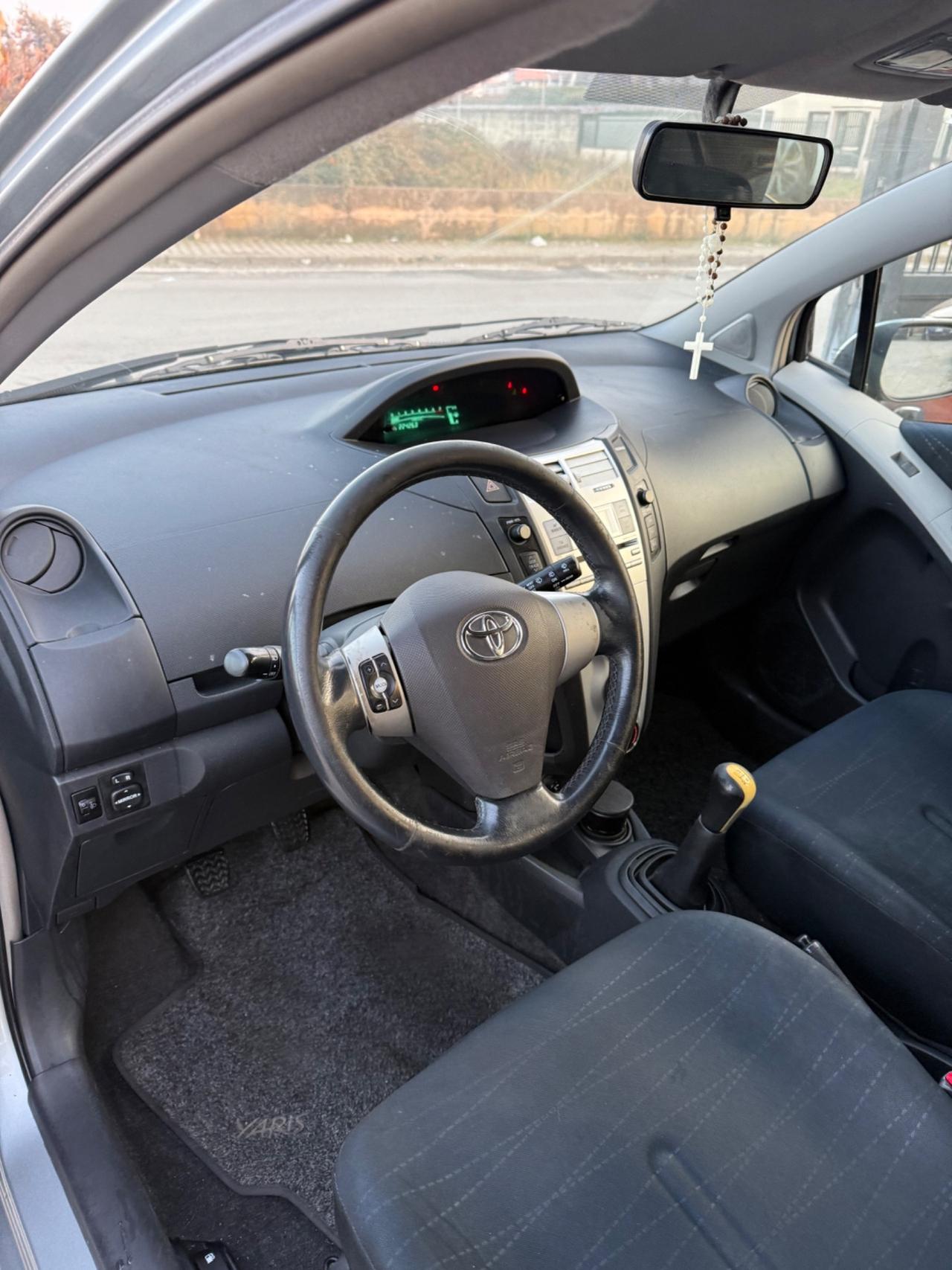 Toyota Yaris 1.0 5 porte Sol