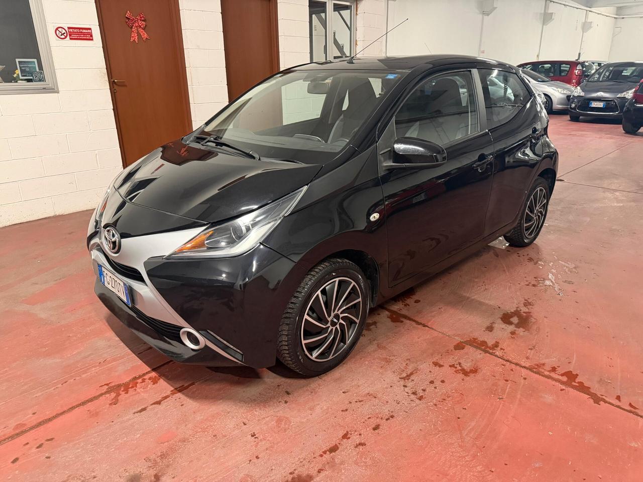 Toyota Aygo 1.0 VVT-i 69 CV 5P X-BLACK TSS NEOPAT
