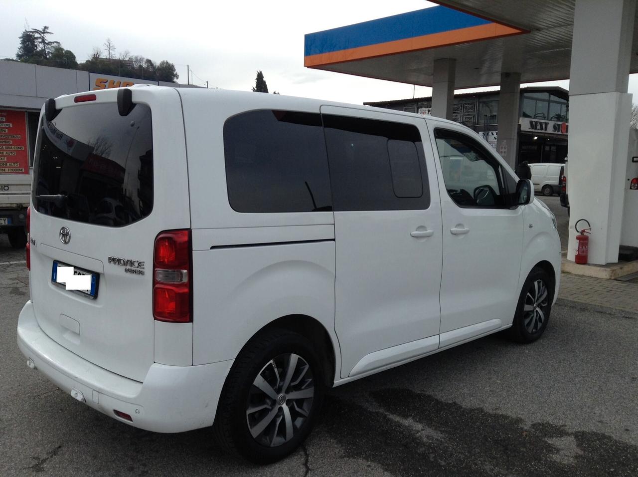 Toyota Proace Proace Verso 1.5D L0 D Luxury BELLISSIMO, 8 POSTI, VETRI OSCURATI, CERCHI IN LEGA TENUTO BENISSIMO!!