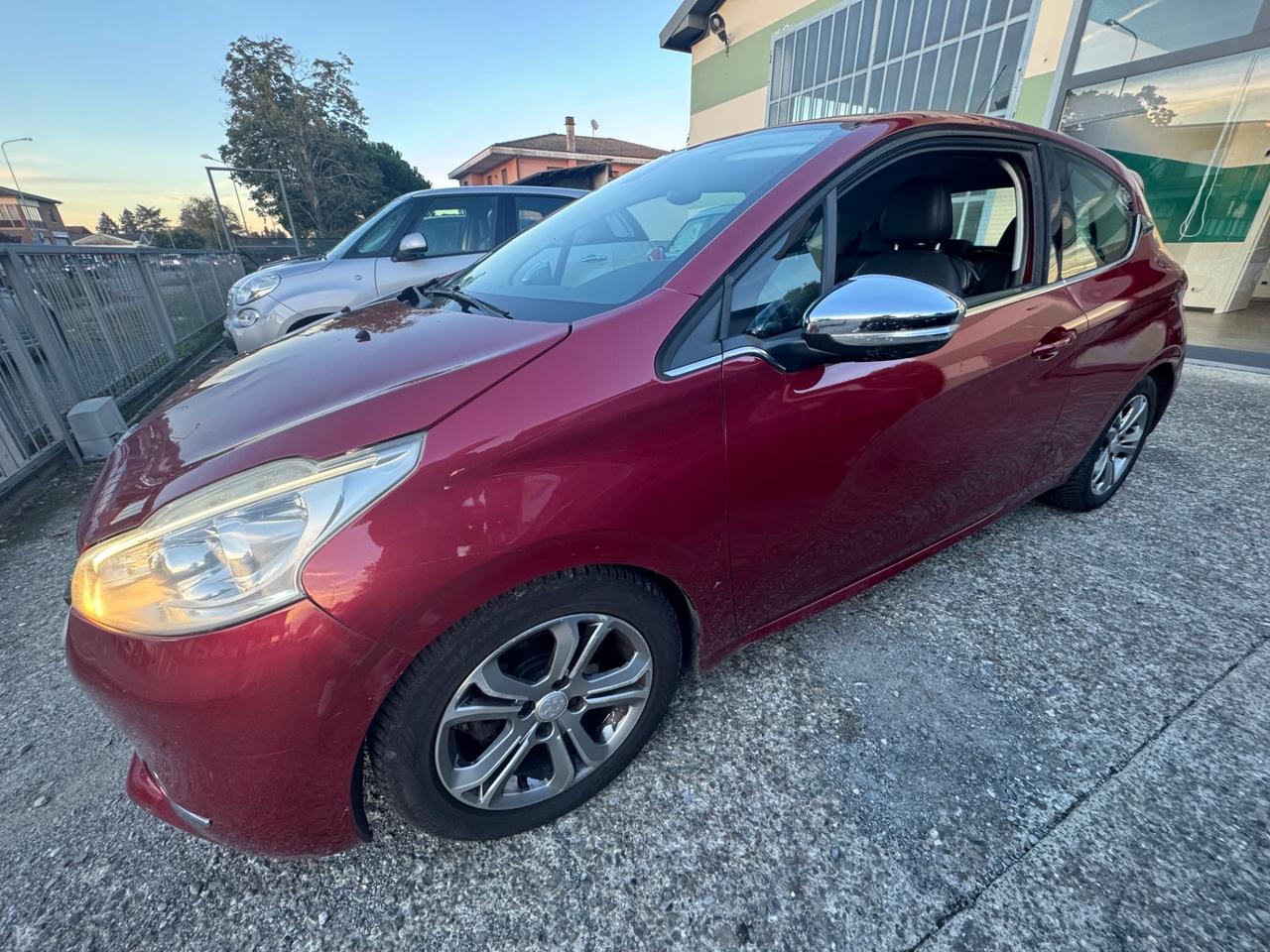 Peugeot 208 1.4 HDi 68 CV 3 porte Allure