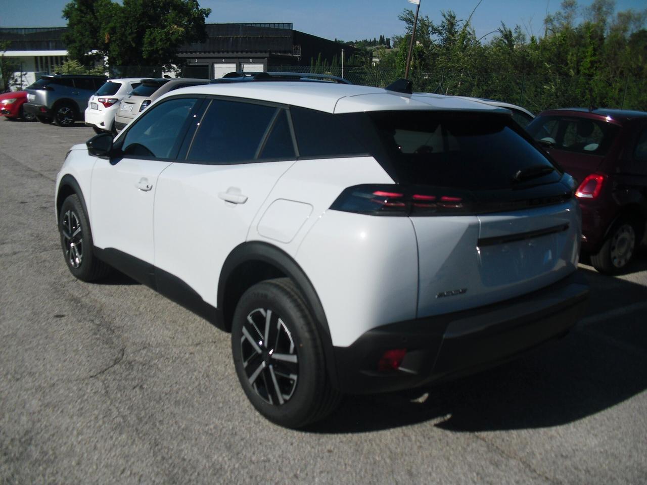 Peugeot 2008 1.2 puretech 100cv Active Pack NUOVA A KM.0!!