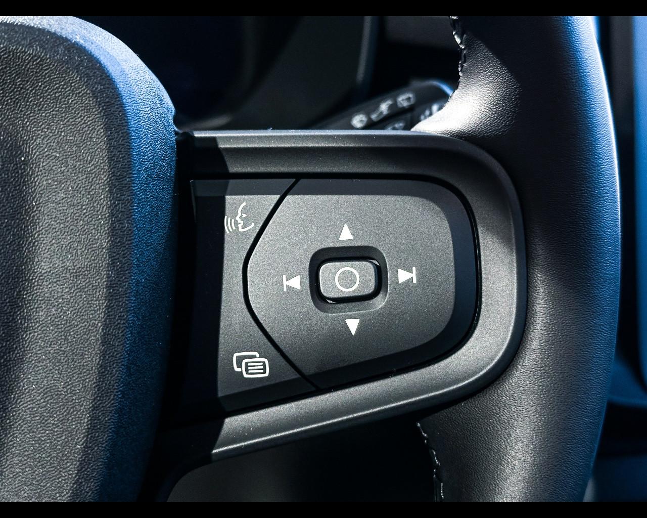 VOLVO XC40 Essential B3 AUT