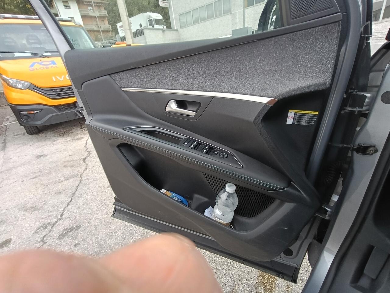 Peugeot 3008 BlueHDi 130 S&S EAT8 Allure