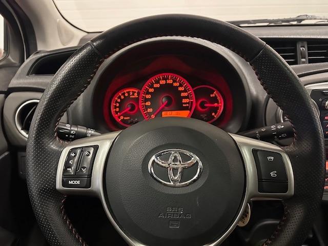 TOYOTA - Yaris 5p 1.3 Lounge NEOPATENTATI