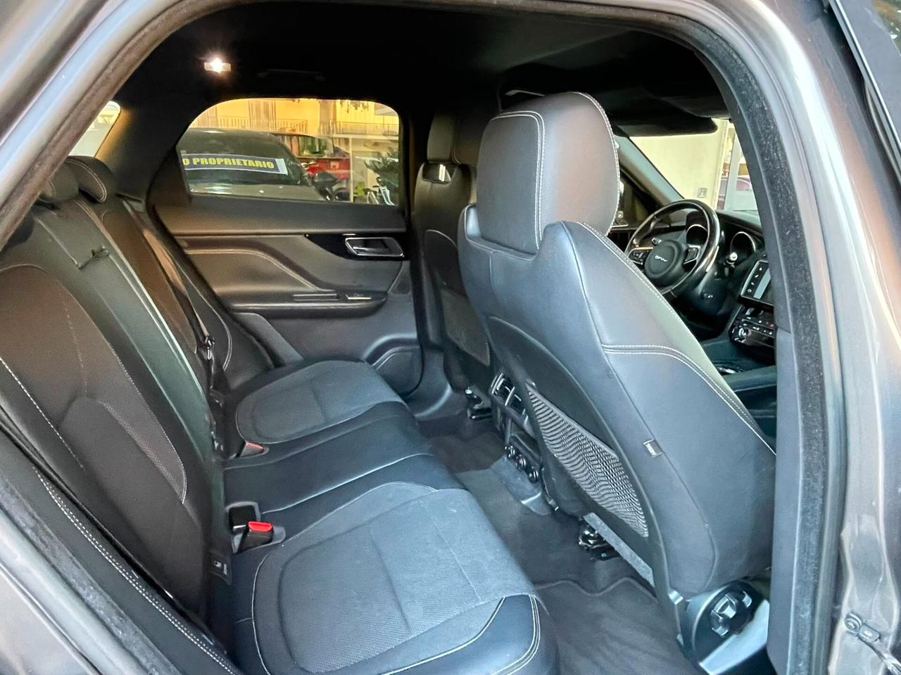 Jaguar F-Pace 2.0 D 180 CV AWD R-Sport