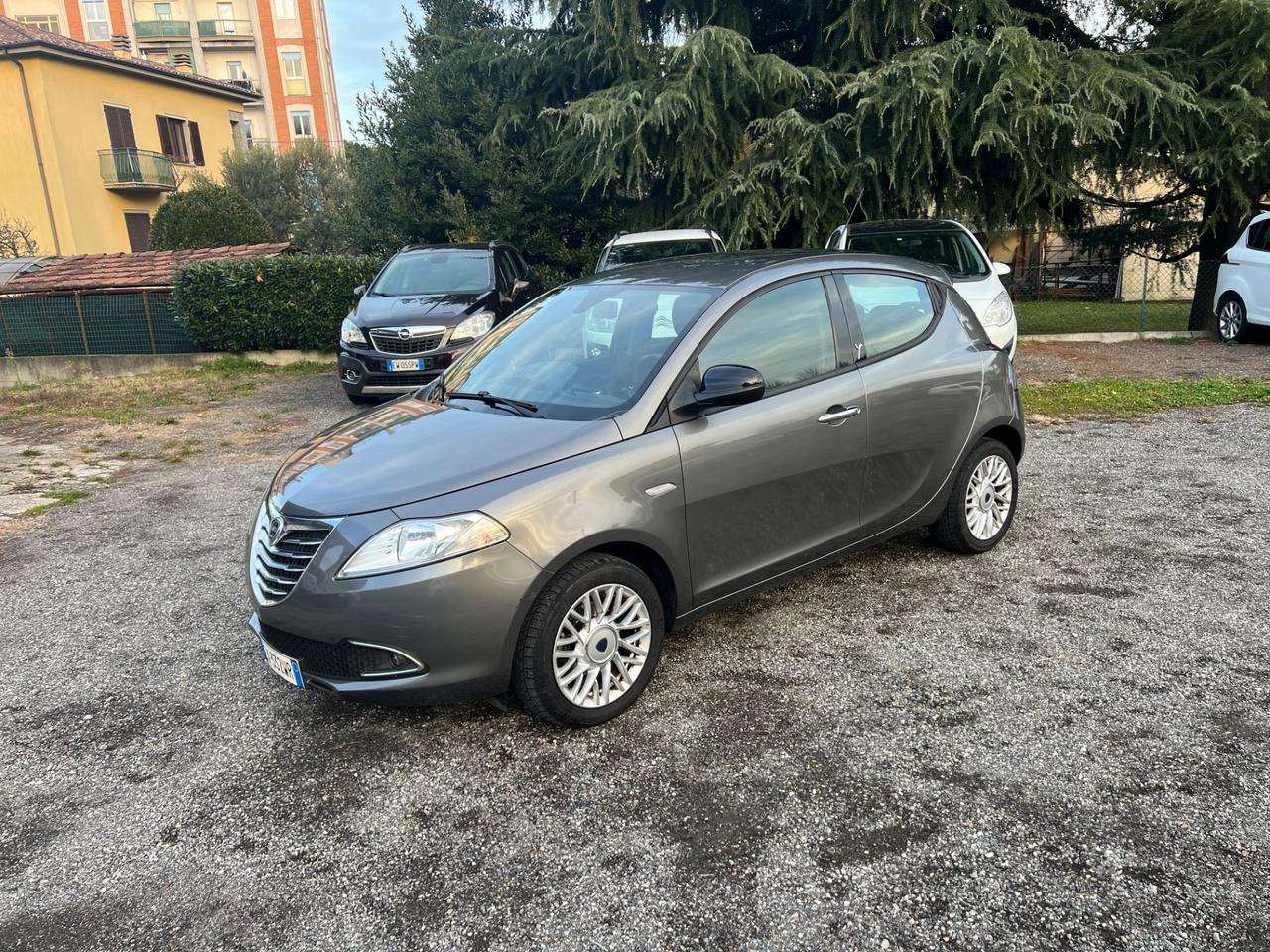Lancia Ypsilon 1.2 69 CV 5 porte S Momodesign*NEOPATENTATI