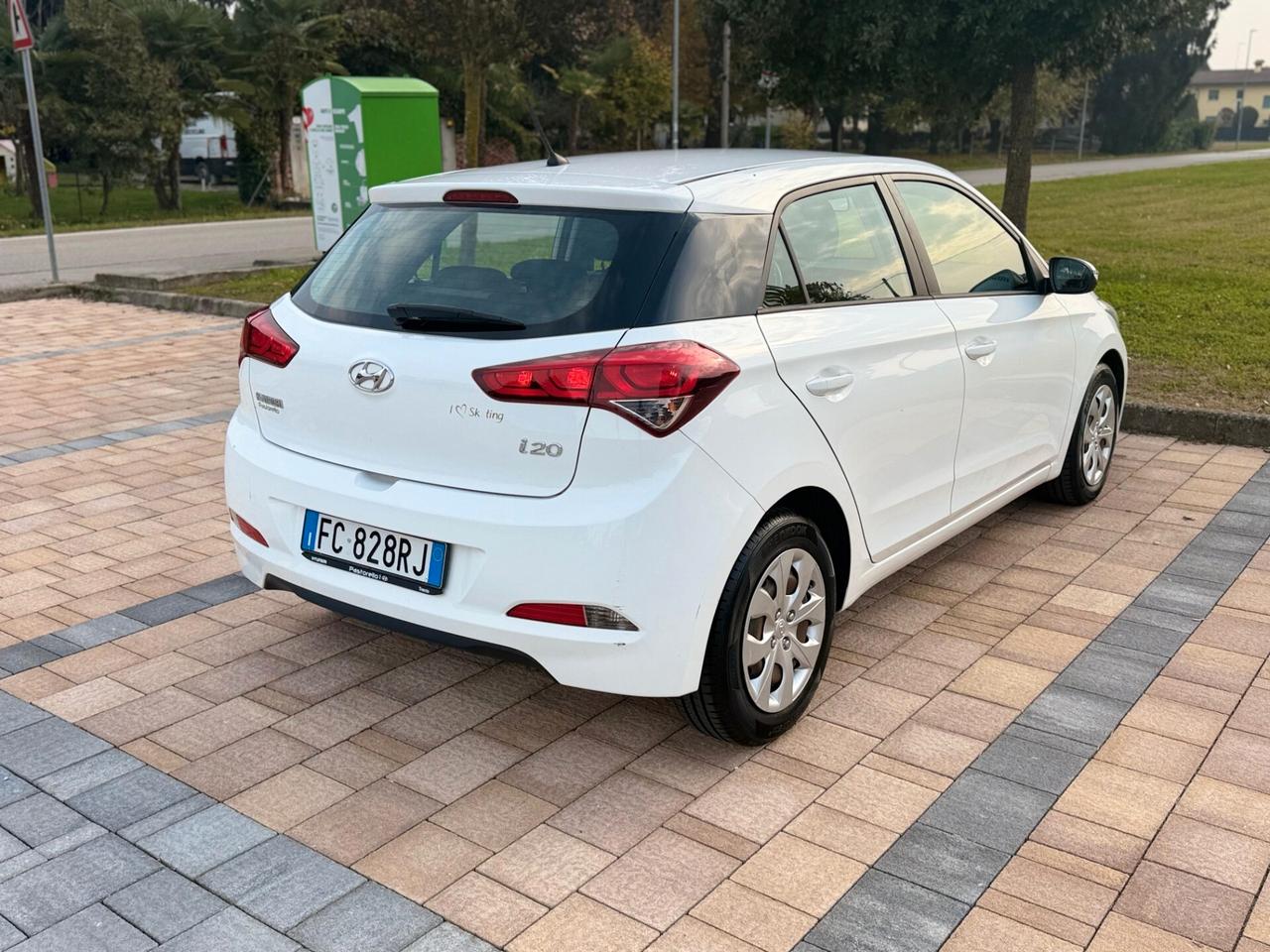 Hyundai i20 1.2 84 CV 5 porte 2016 neopatentati