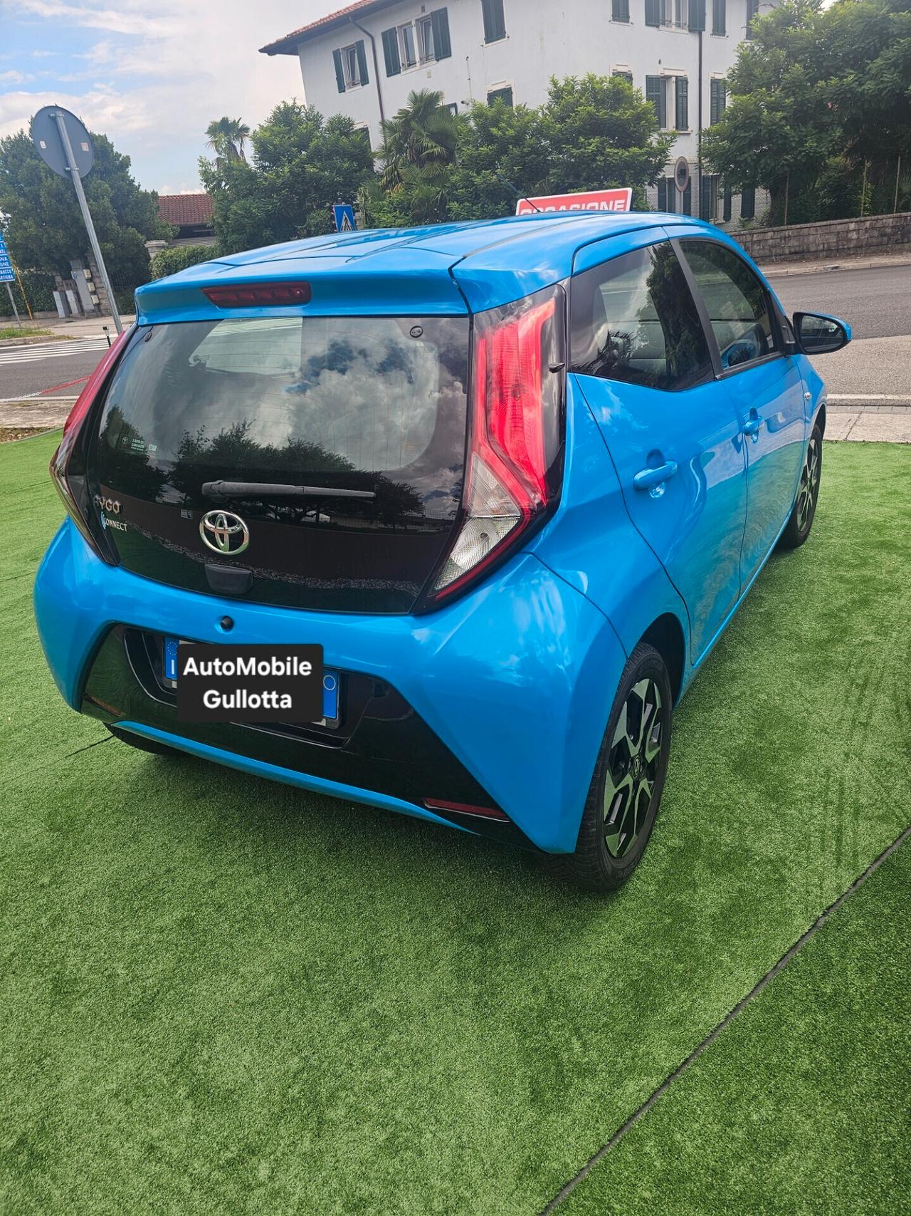 Toyota Aygo Connect 1.0 VVT-i 72 CV 5 porte x-clusiv