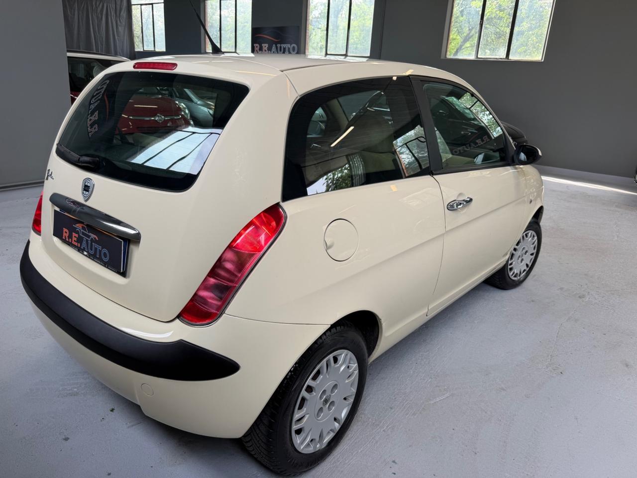Lancia Ypsilon 1.2 16V Oro