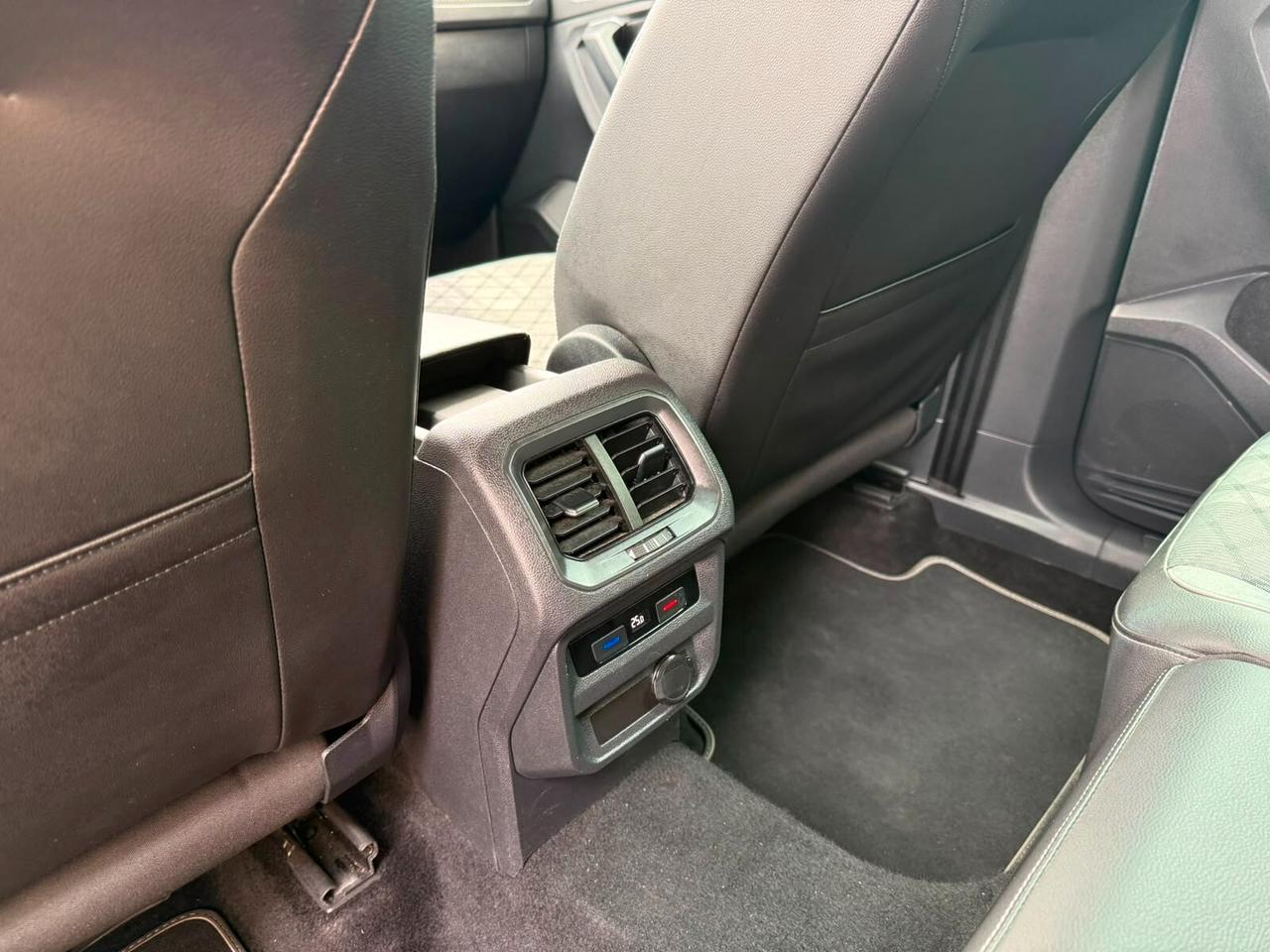 Volkswagen Tiguan 2.0 TDI 150 CV SCR DSG 4MOTION R-Line