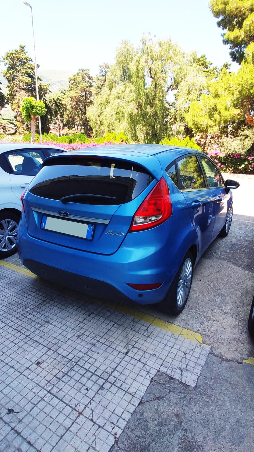 Ford Fiesta 1.4 5 porte Benzina - GPL in ottime condizioni