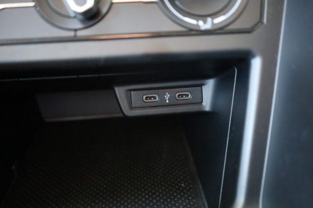 VOLKSWAGEN Taigo 1.0 TSI 110 CV DSG Automatica per NEOPATENTATI