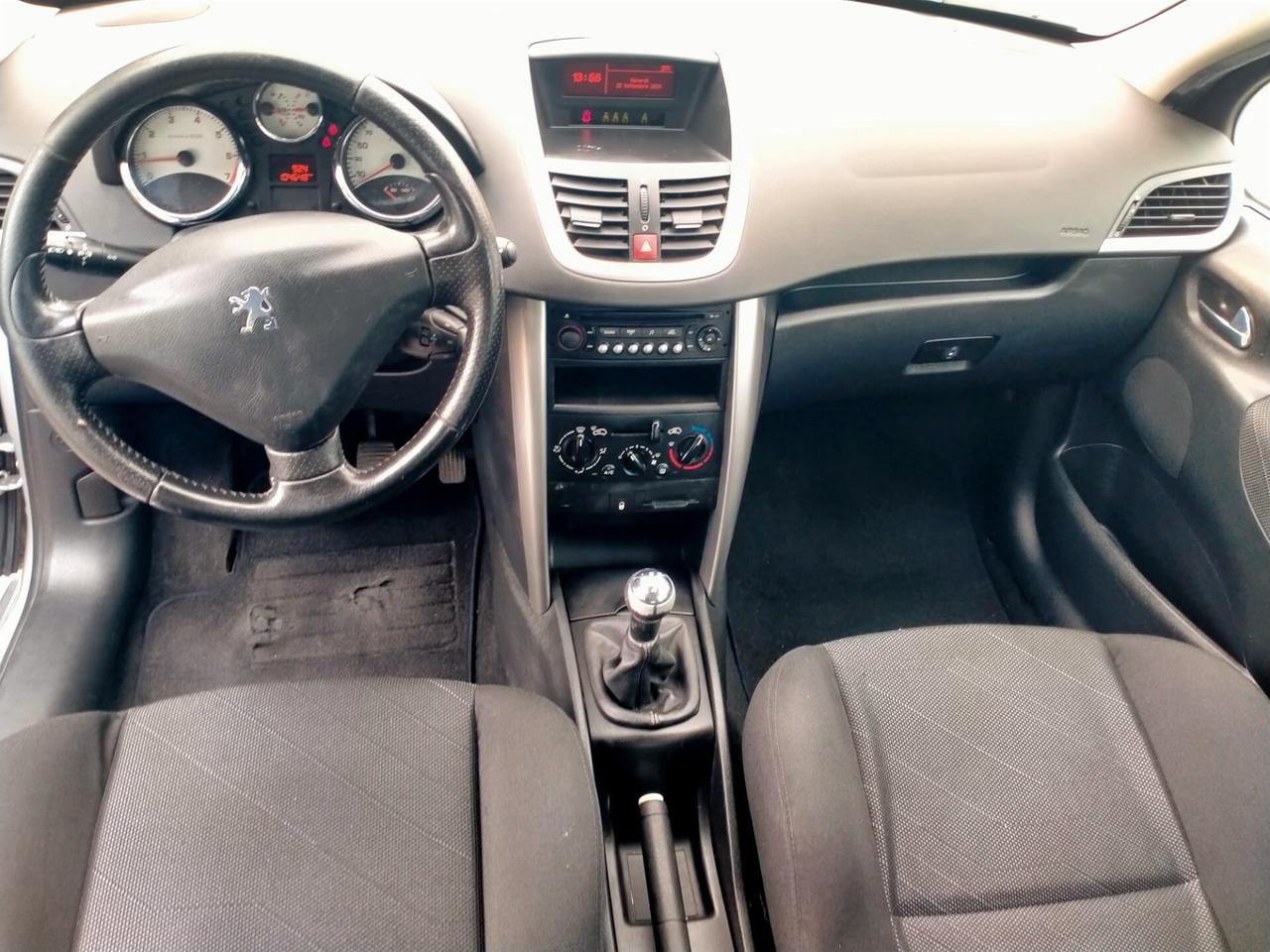 Peugeot 207 1.4 8V 75CV 3p. X Line