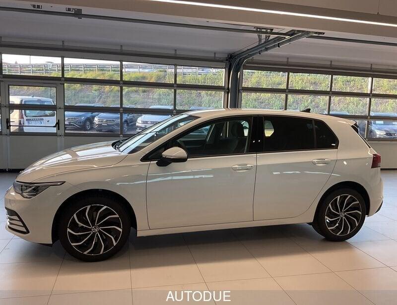 Volkswagen Golf 8 1.0 ETSI EVO LIFE DSG 110 CV