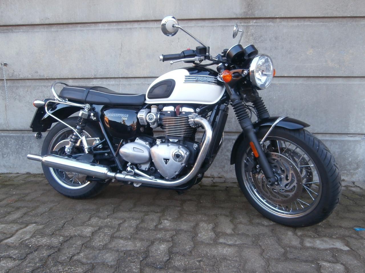 Triumph Bonneville T120 del 2016, Passaggio , tagliando e garanzia inclusi