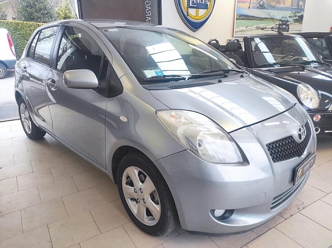 Toyota Yaris 1.0 5 porte Sol