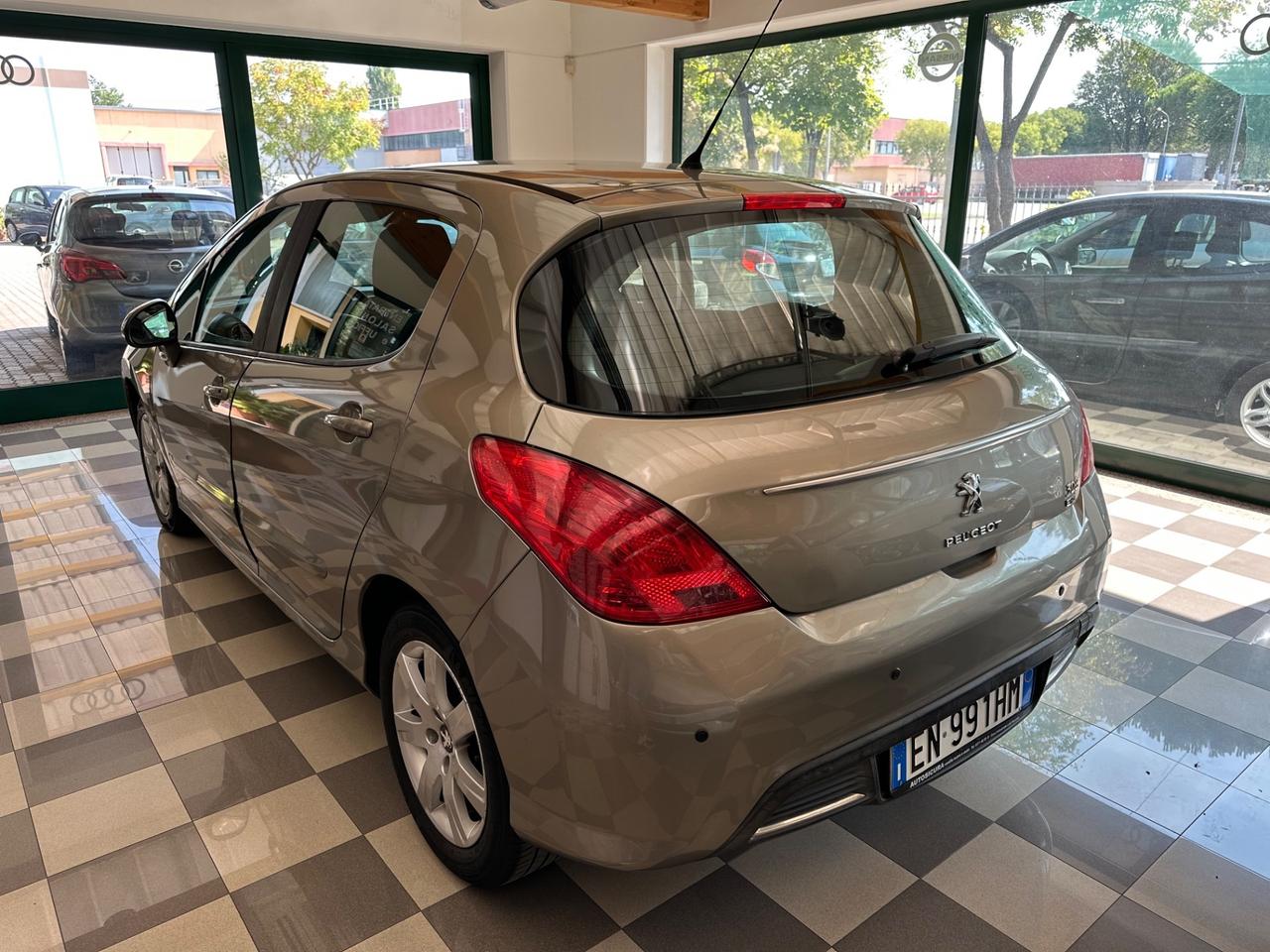 Peugeot 308 1.6 8V e-HDi 112CV Stop&Start 5p. Business