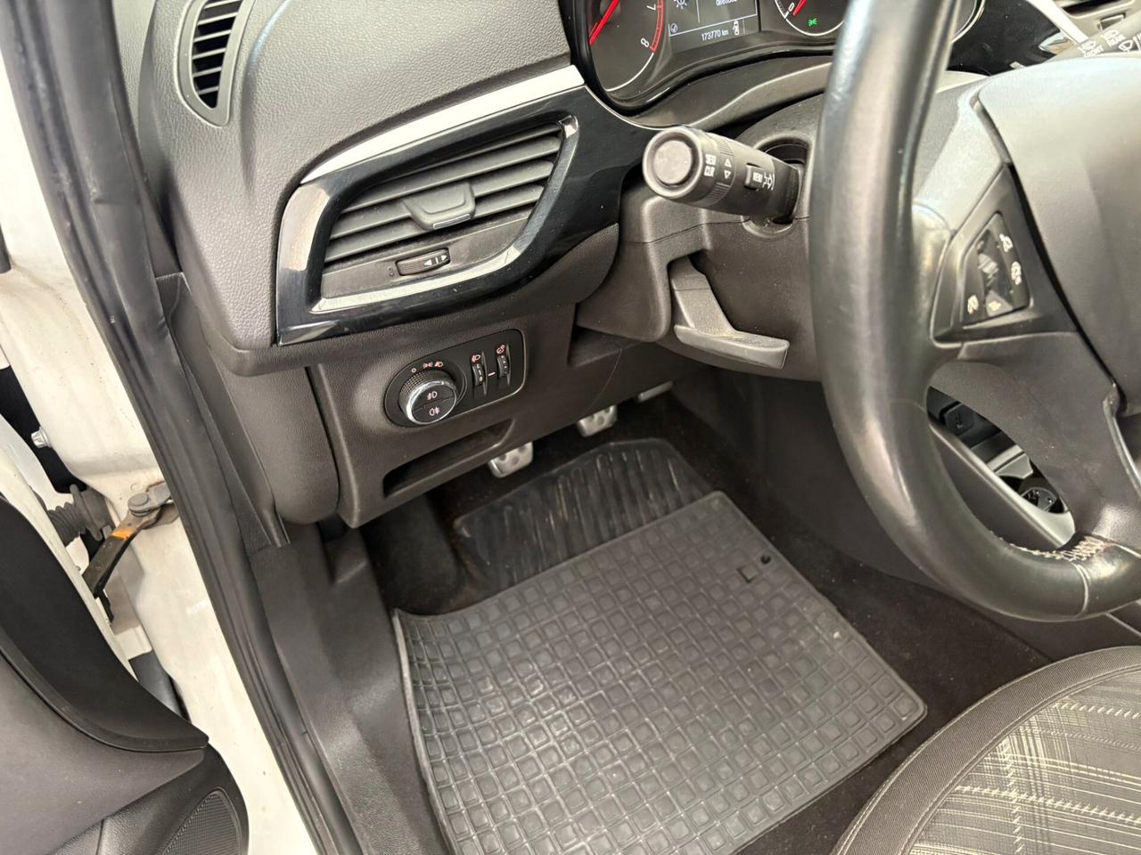 Opel Corsa 1.4 90CV GPL Tech 5 porte b-Color