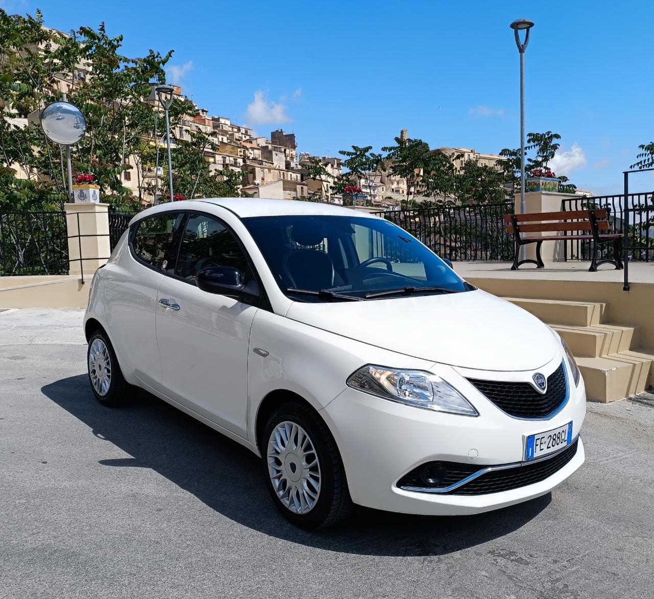 Lancia Ypsilon 1.2 69 CV 5 porte GPL Ecochic Gold