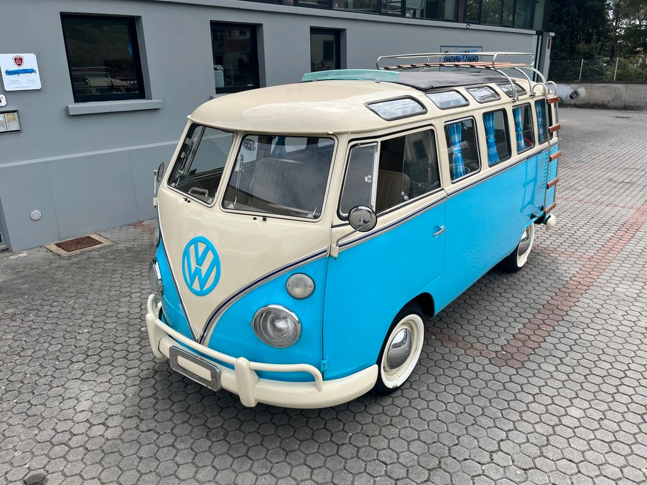 VW Kombi "Replica T1 Samba"