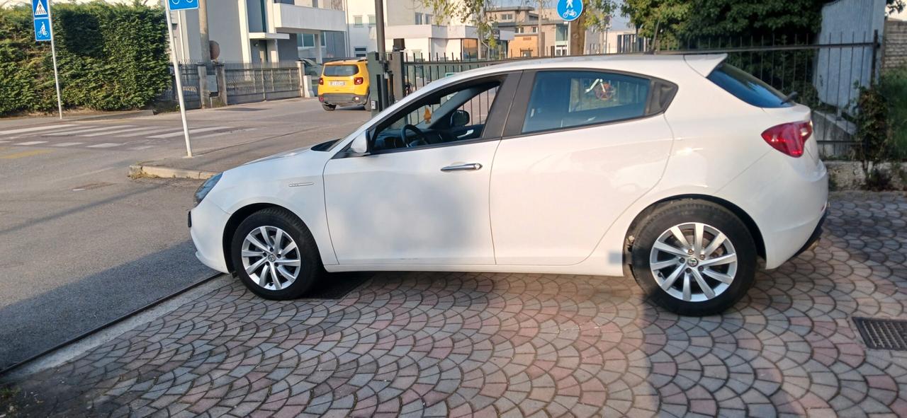 Alfa Romeo Giulietta 1.6 JTDm 120 CV neopatentati