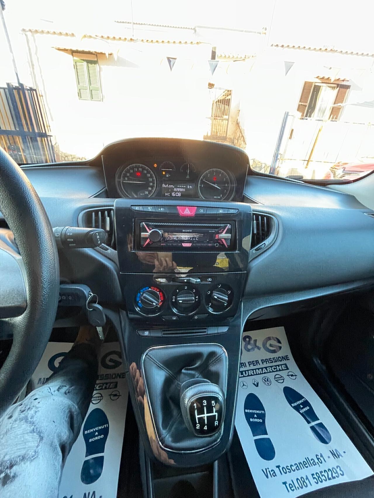 Lancia Ypsilon 1.2 69 CV 5 porte Silver