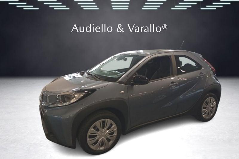 Toyota Aygo X 1.0 B.72 CV 5 p. Active + SEDILI ANT. RISCALDABILI e PROMO CERCHI IN FERRO E GOMME TERMICHE