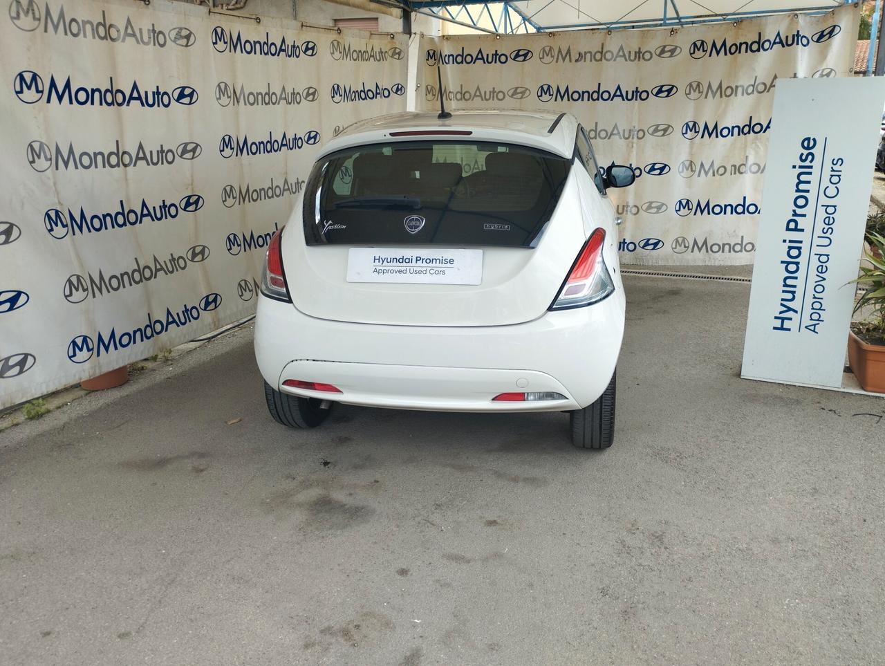 Lancia Ypsilon 1.0 FireFly 5 porte S&S Hybrid Ecochic Silver