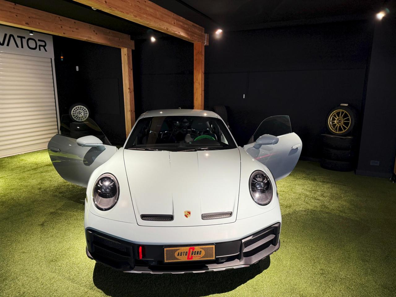 Porsche 911 Coupe 3.0 Dakar auto