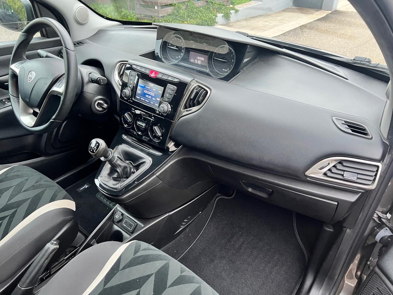 Lancia Ypsilon 1.2 Gold 69cv OK NEOPATENT. PDC/CLIMA/TEL. PERFET.