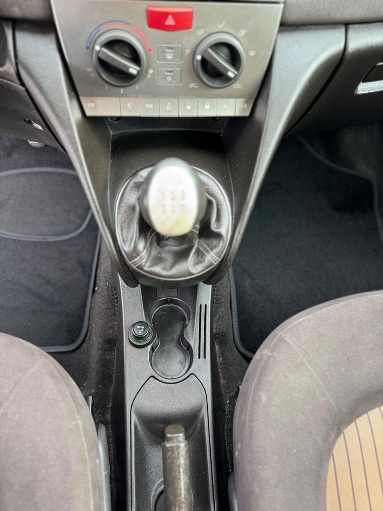 Lancia Ypsilon 1.3 MJT 90 CV ORO