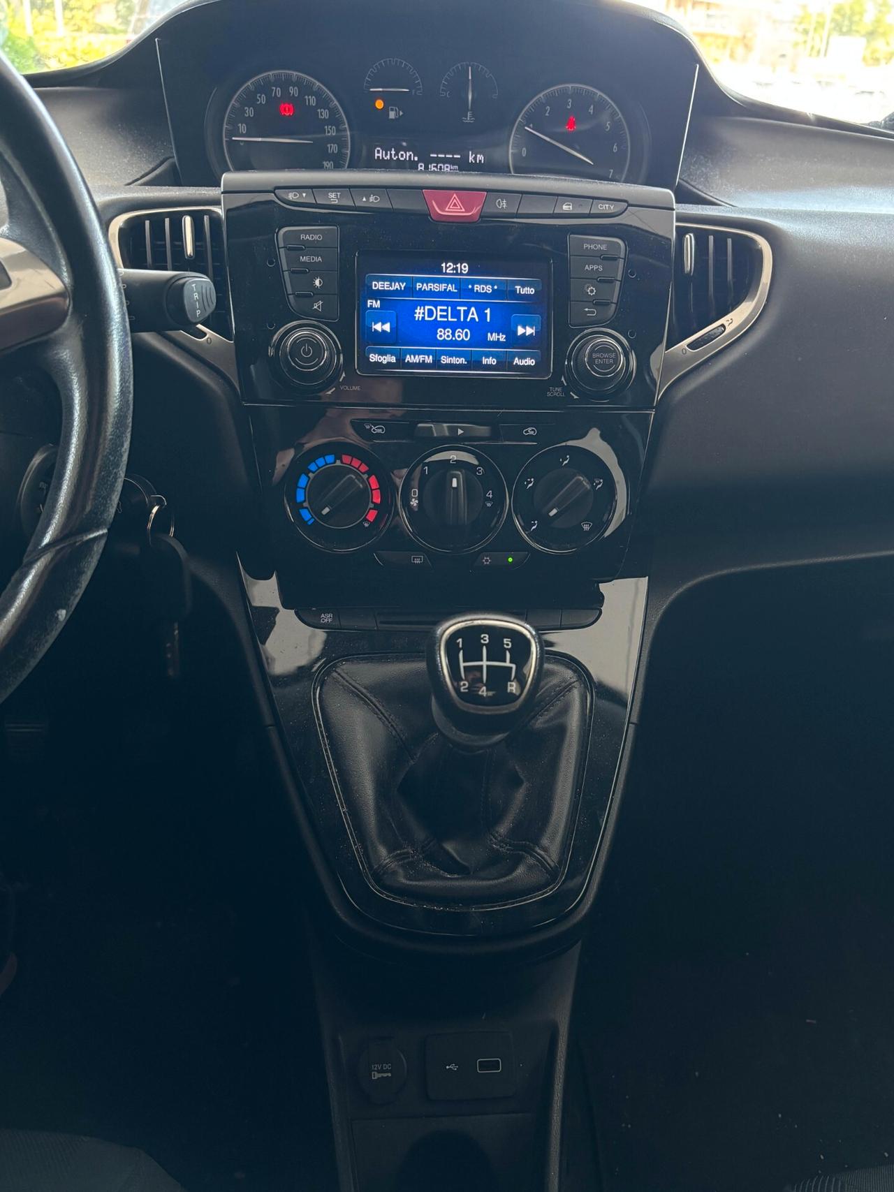 Lancia Ypsilon 1.2 69 CV 5 porte S&S Gold