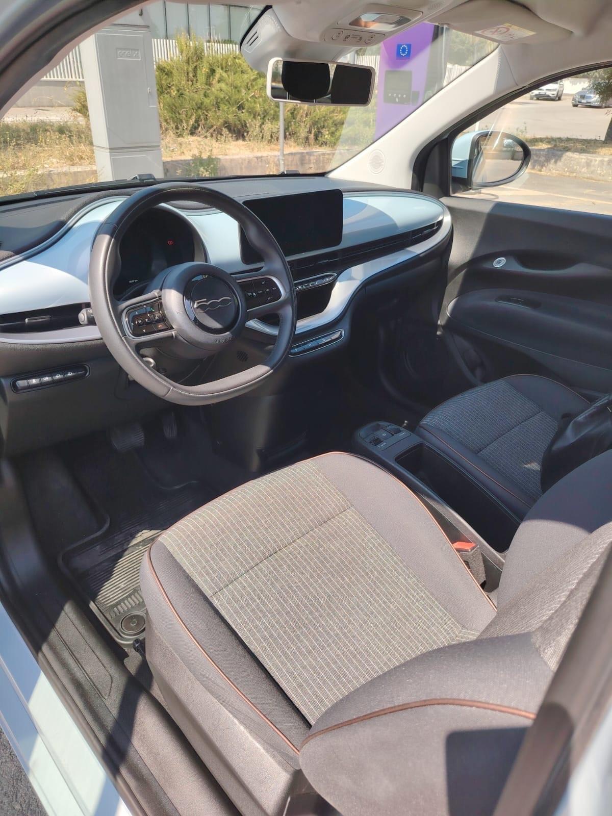 Fiat 500 500e Berlina 42 kWh Passion
