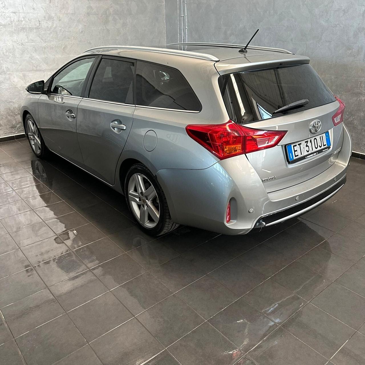 Toyota Auris 2.0 D-4D Lounge