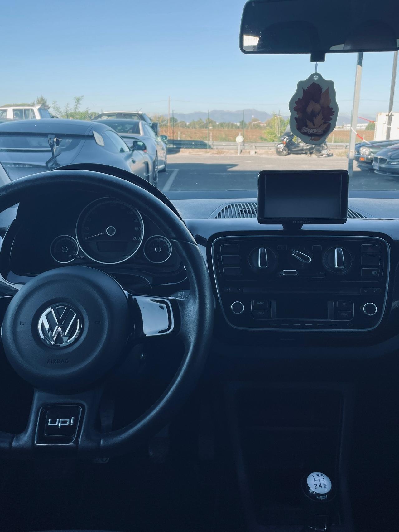 Volkswagen UP high up BLACK EDITION