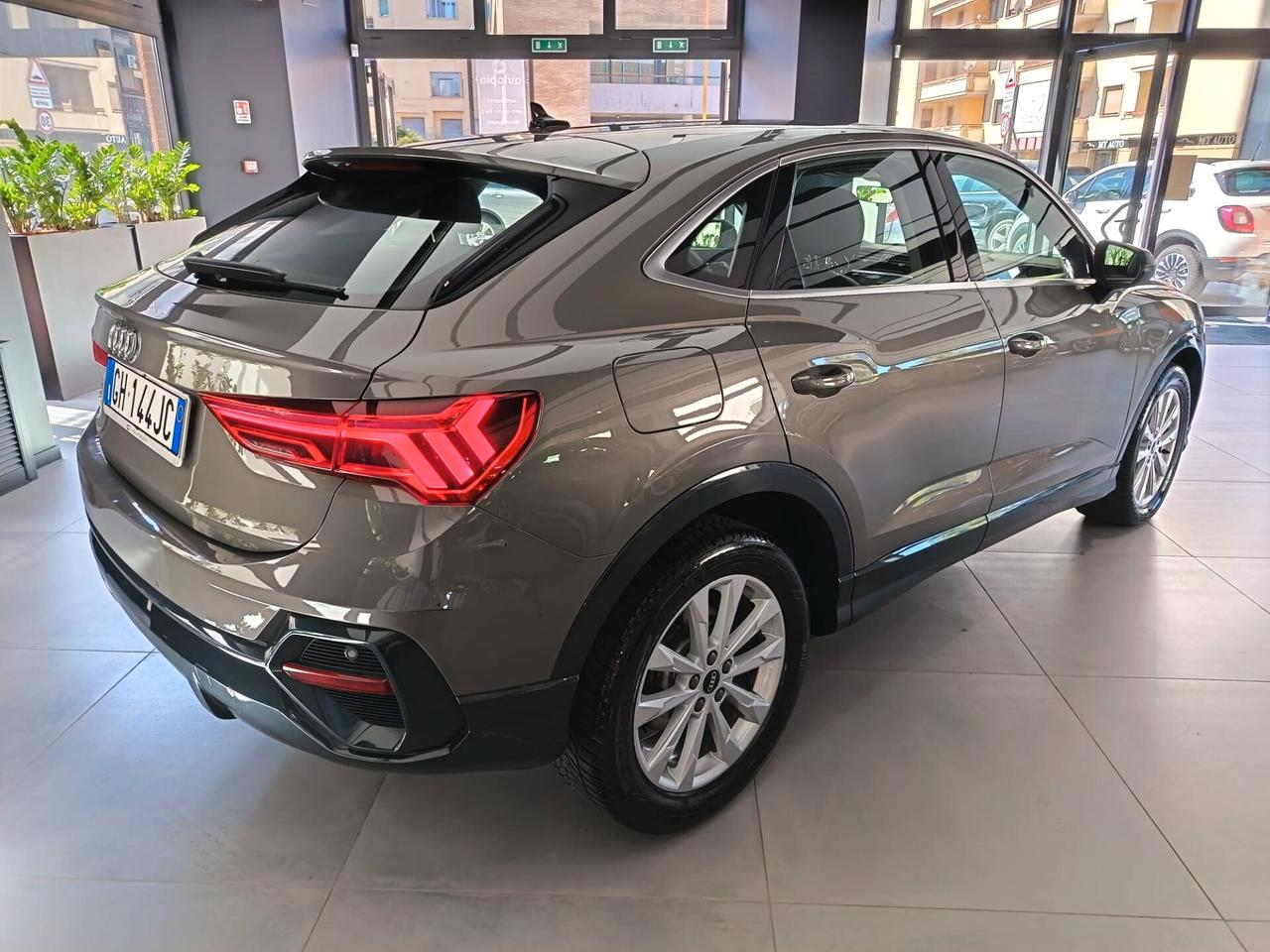 Audi Q3 35 TDI S tronic Business