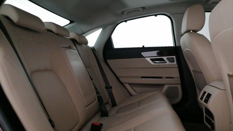 Jaguar XF 2.0d Pure Business edition 180cv