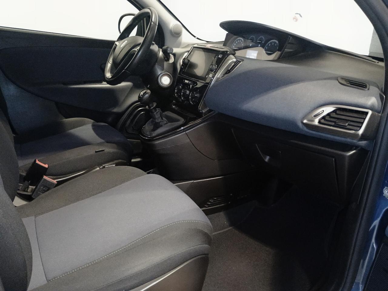 Lancia Ypsilon 1.0 FireFly 5 porte S&S Hybrid Ecochic Gold
