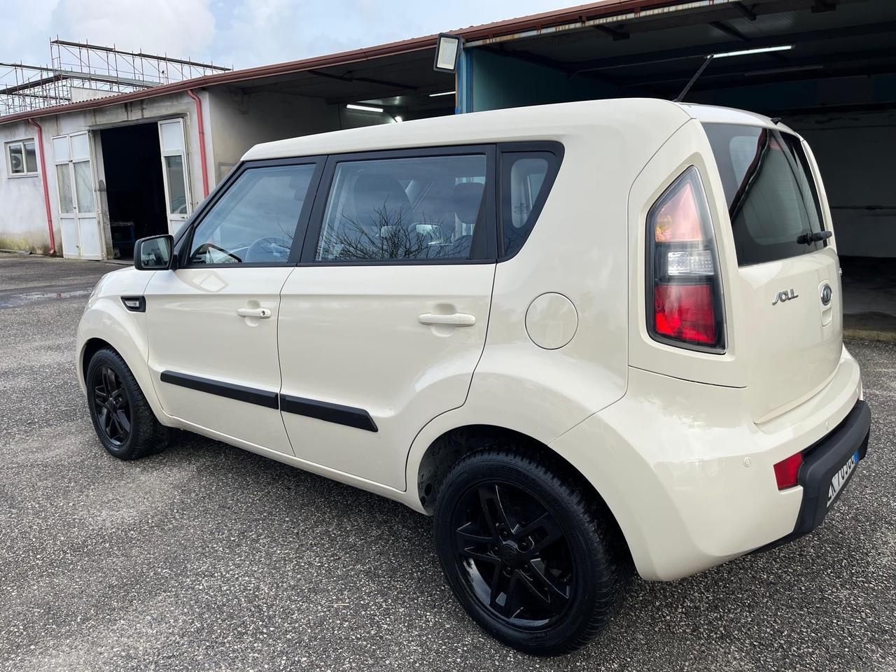 Kia soul -1.6 crdi -full-km 85000-2011