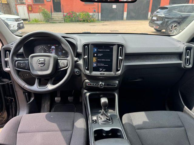 VOLVO XC40 T2 Momentum Core