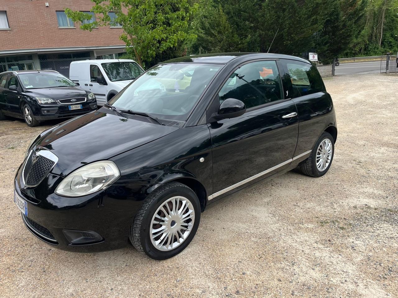 Lancia Ypsilon 1.3 MJT 75 CV Elle