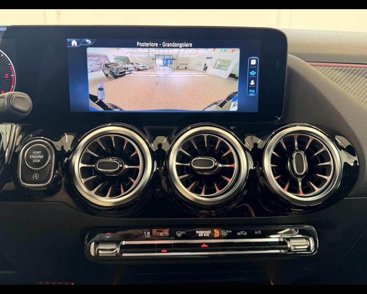 Mercedes-Benz GLA (H247) - GLA 200 d Automatic 4Matic AMG Line Premium