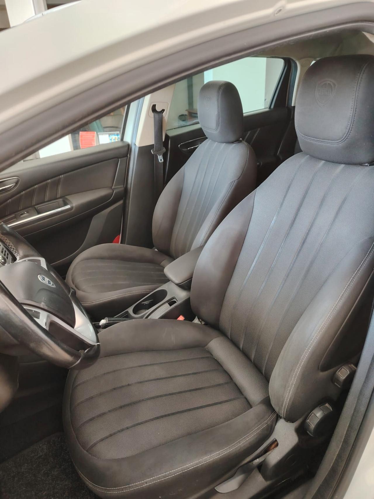 Lancia Delta 1.6 MJT DPF Silver 120 cv