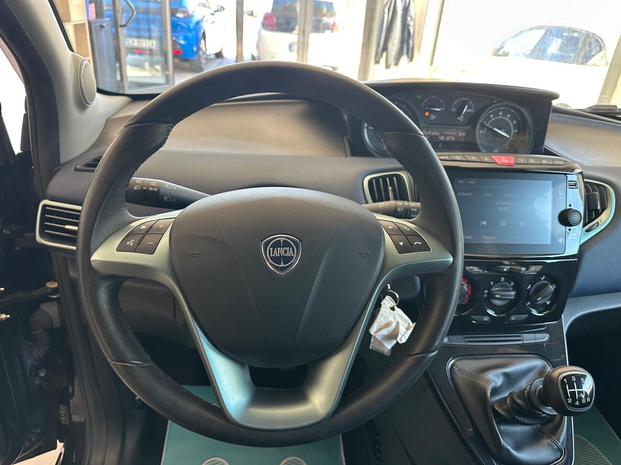 Lancia Ypsilon 1.0 FireFly 5 porte S&S Hybrid Platino 2024