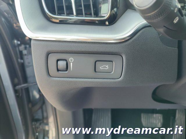 VOLVO XC60 B4 (d) AWD Geartronic Momentum Pro